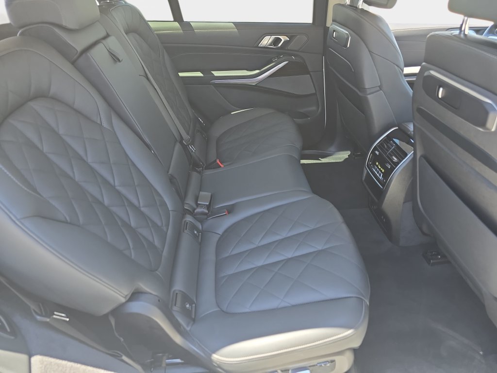Used 2024 BMW X7 xDrive40i w/ Premium Package AWD/4WD image 13