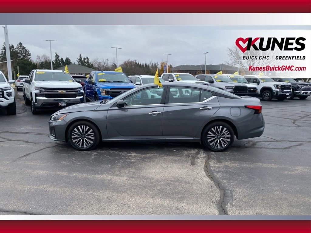 Used 2025 Nissan Altima 2.5 SV image 10