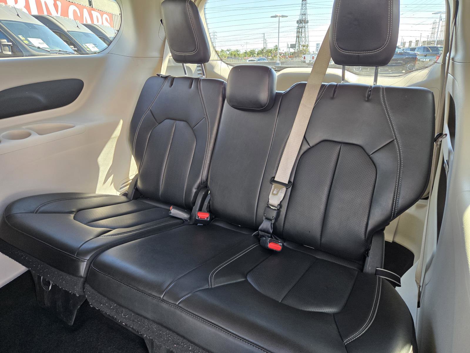 Certified 2023 Chrysler Pacifica Touring-L image 26