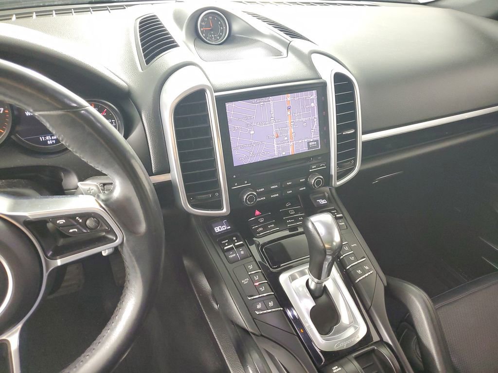 Used 2018 Porsche Cayenne Platinum Edition w/ Premium Package image 23