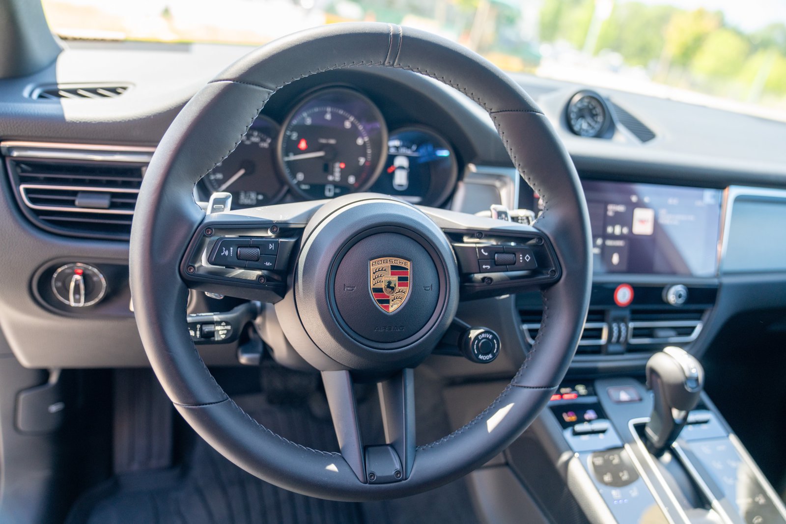Certified 2026 Porsche Macan AWD/4WD image 14