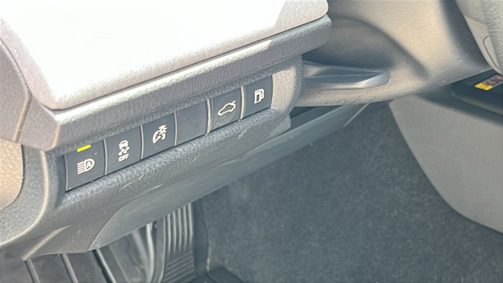 Used 2025 Toyota Camry LE FWD image 13