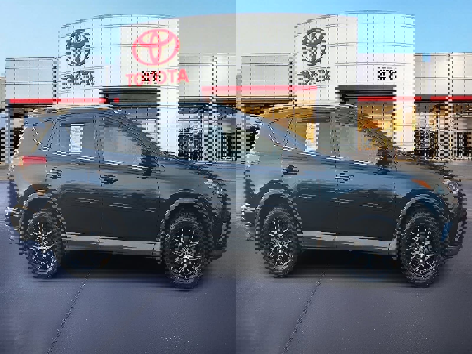 Used 2017 Toyota RAV4 SE w/ Power Special Value Package image 4