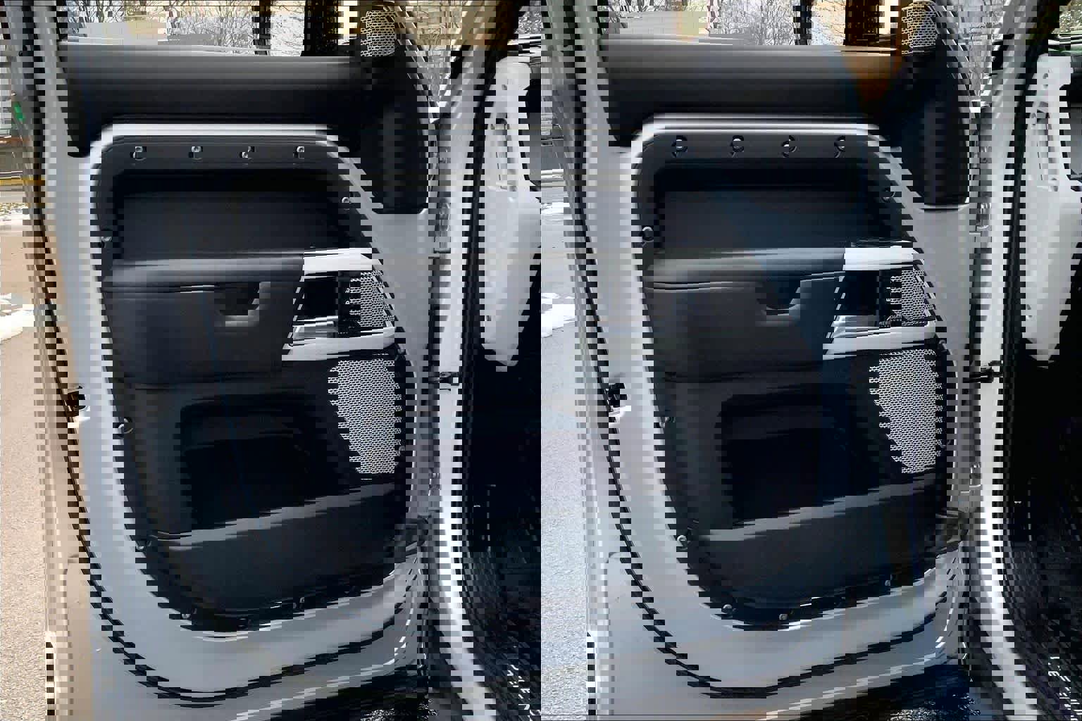 Certified 2023 Land Rover Defender 130 X-Dynamic SE image 38