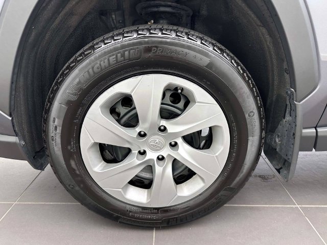Used 2023 Toyota RAV4 LE AWD/4WD image 8