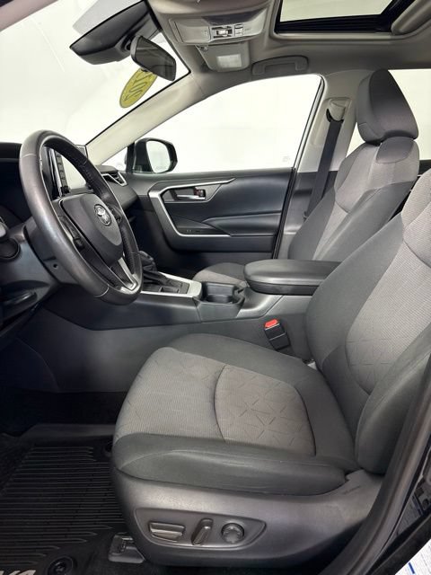 Used 2019 Toyota RAV4 XLE AWD/4WD image 13