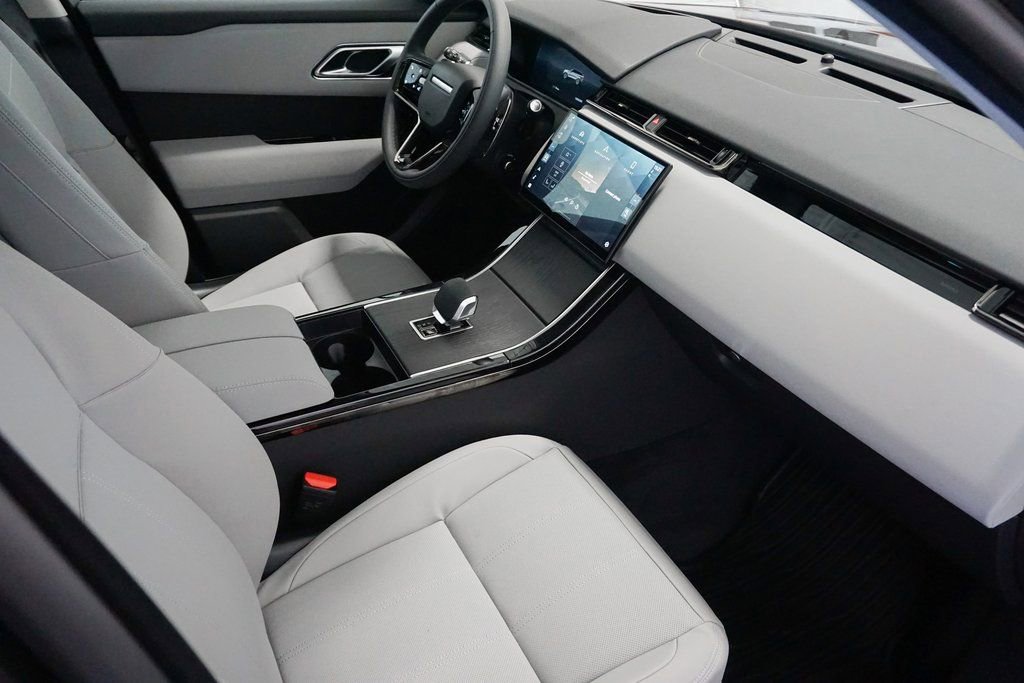 Used 2025 Land Rover Range Rover Velar Dynamic SE image 21