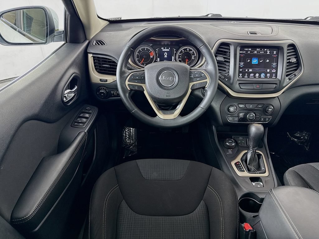 Used 2016 Jeep Cherokee Latitude w/ Comfort/Convenience Group AWD/4WD image 24