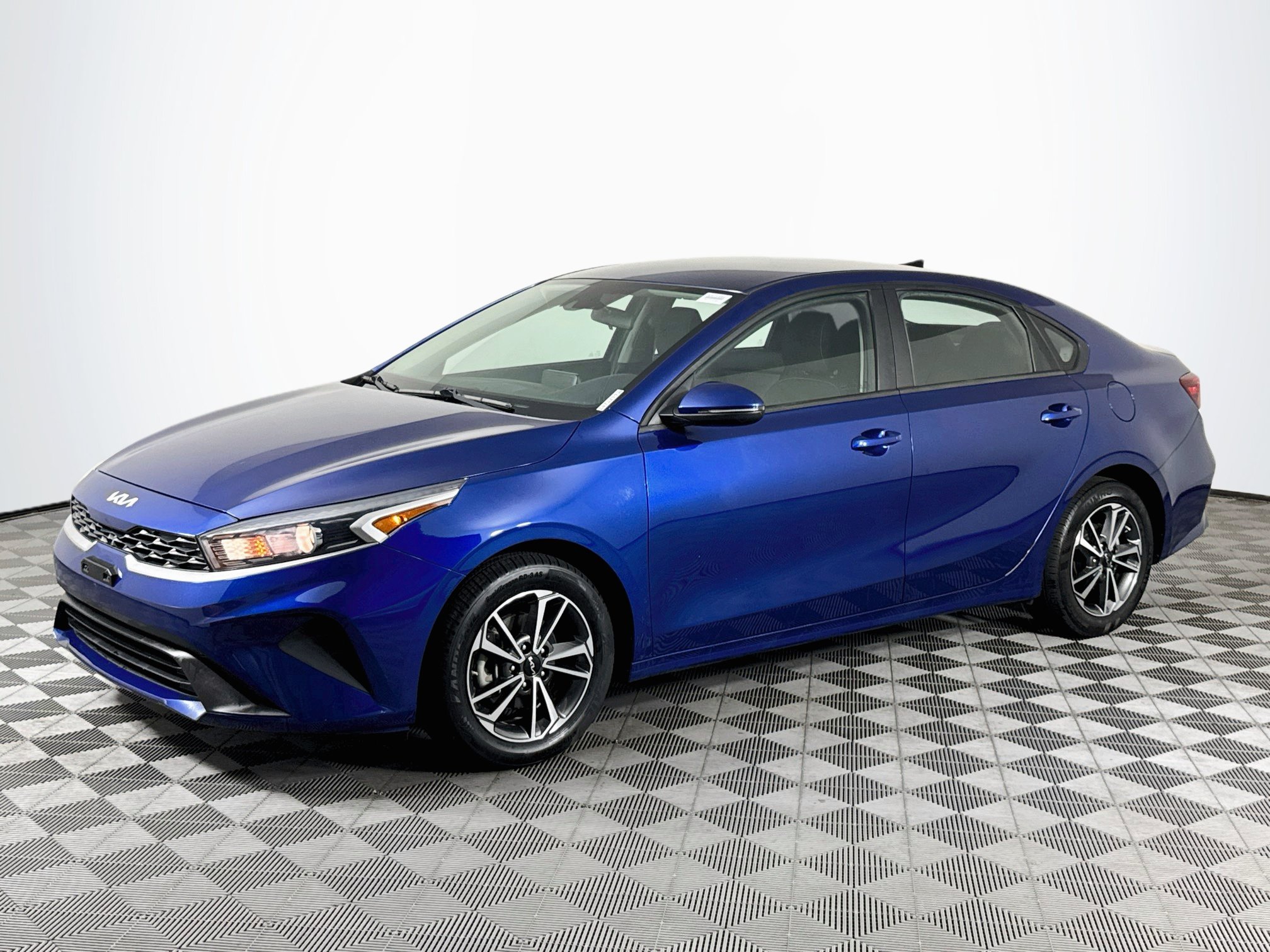 Used 2022 Kia Forte LXS w/ LXS Technology Package FWD image 4