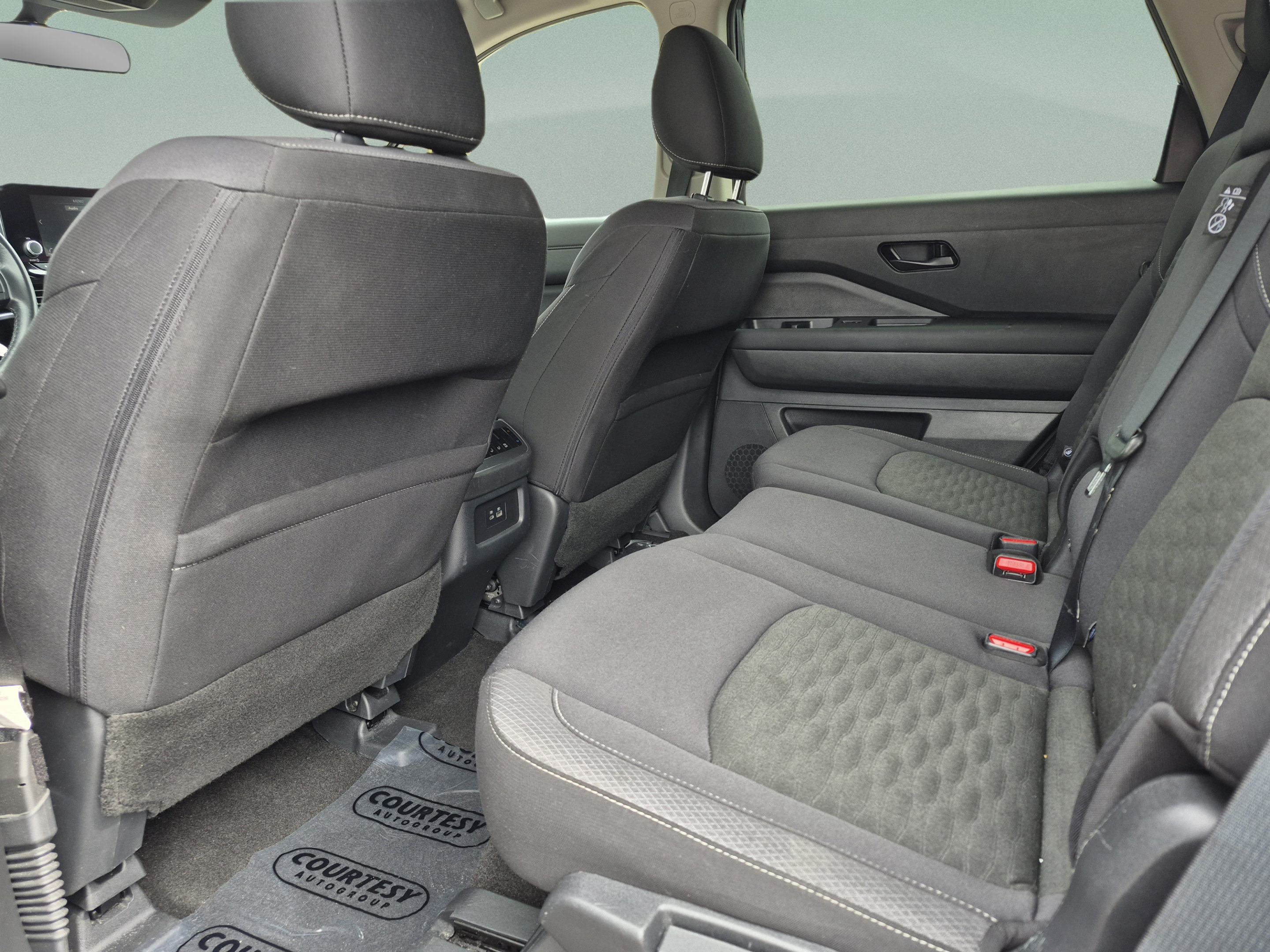Certified 2025 Nissan Pathfinder SV FWD image 18