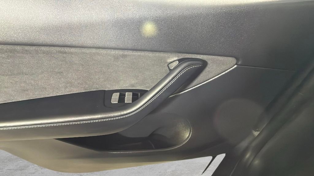 Used 2022 Tesla Model Y Performance image 24