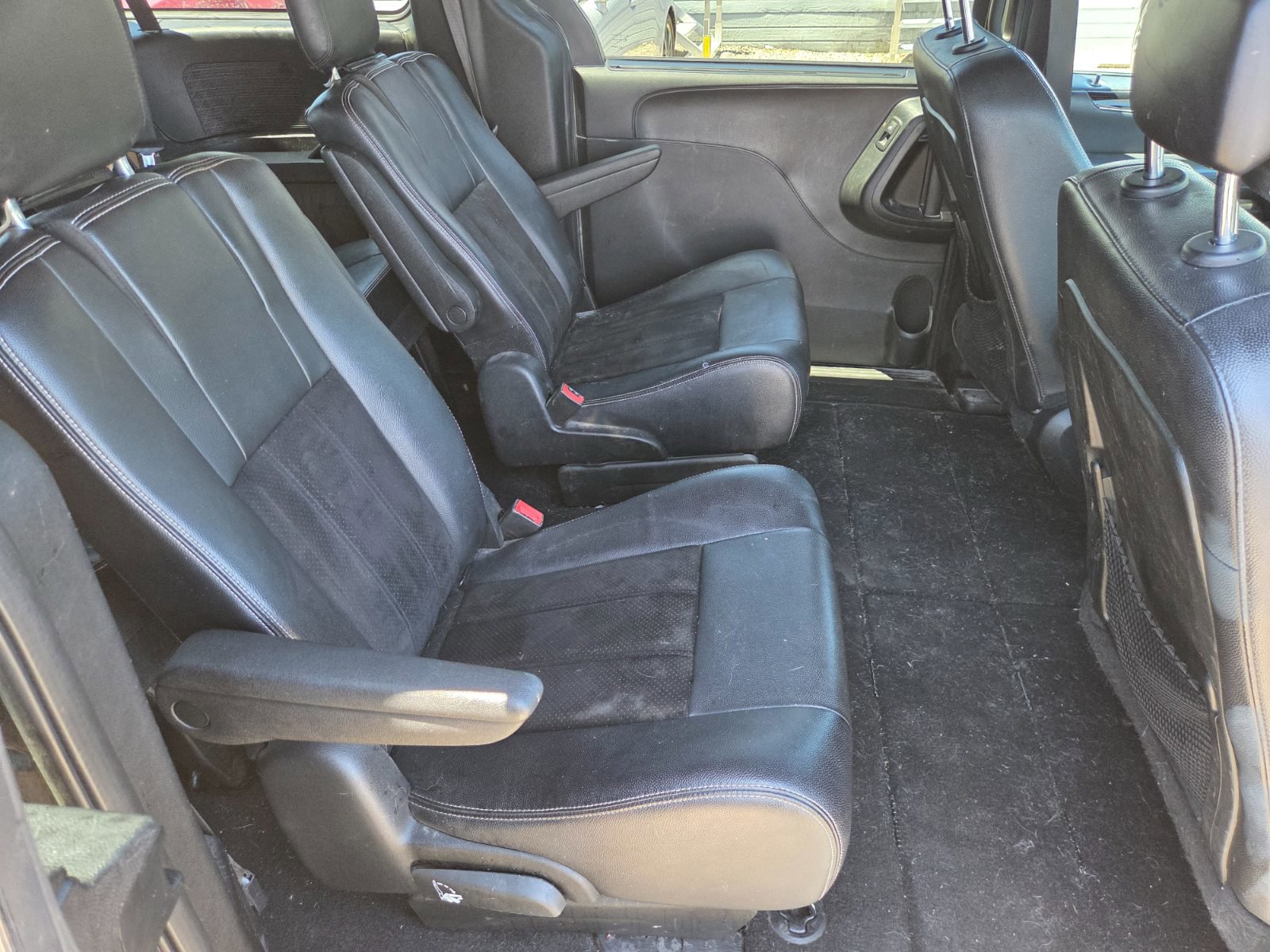 Used 2018 Dodge Grand Caravan SXT w/ Blacktop Package FWD image 10