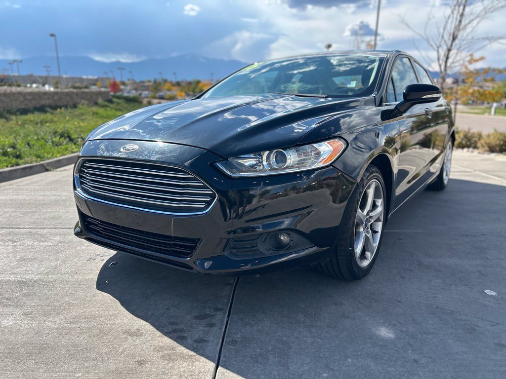 Used 2015 Ford Fusion SE w/ Equipment Group 201A FWD image 3