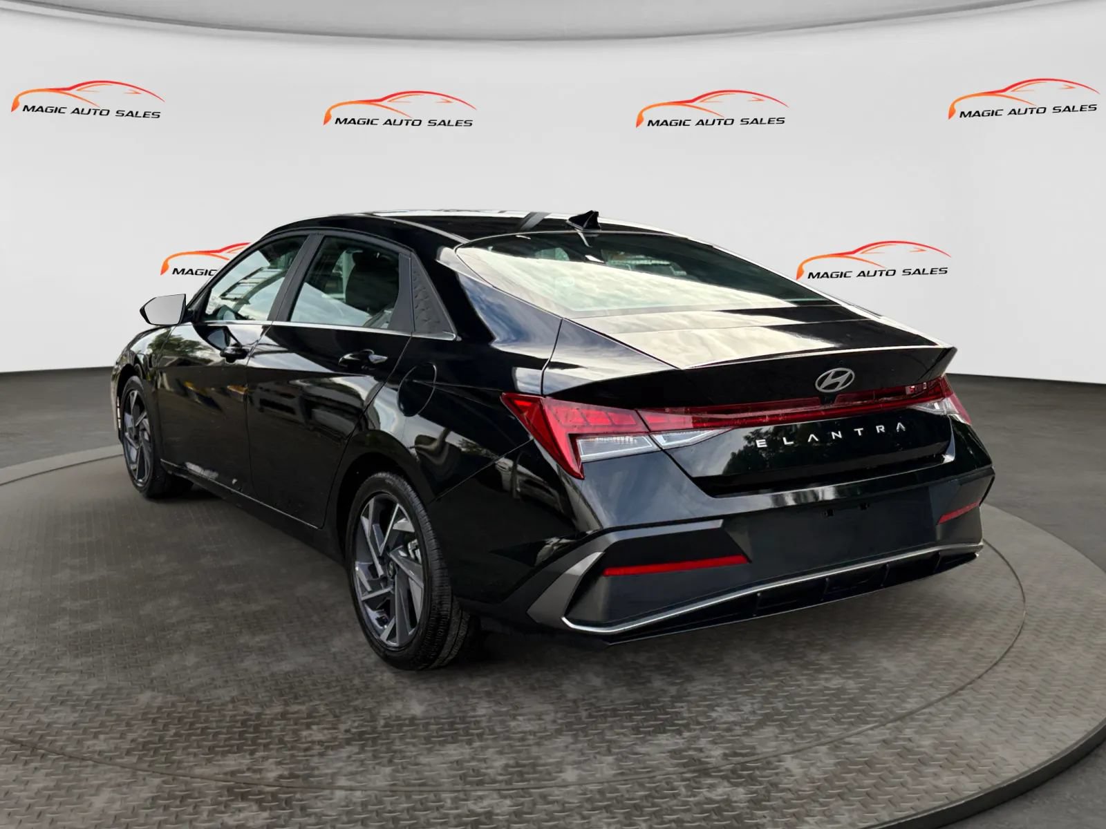 Used 2025 Hyundai Elantra SEL FWD image 8