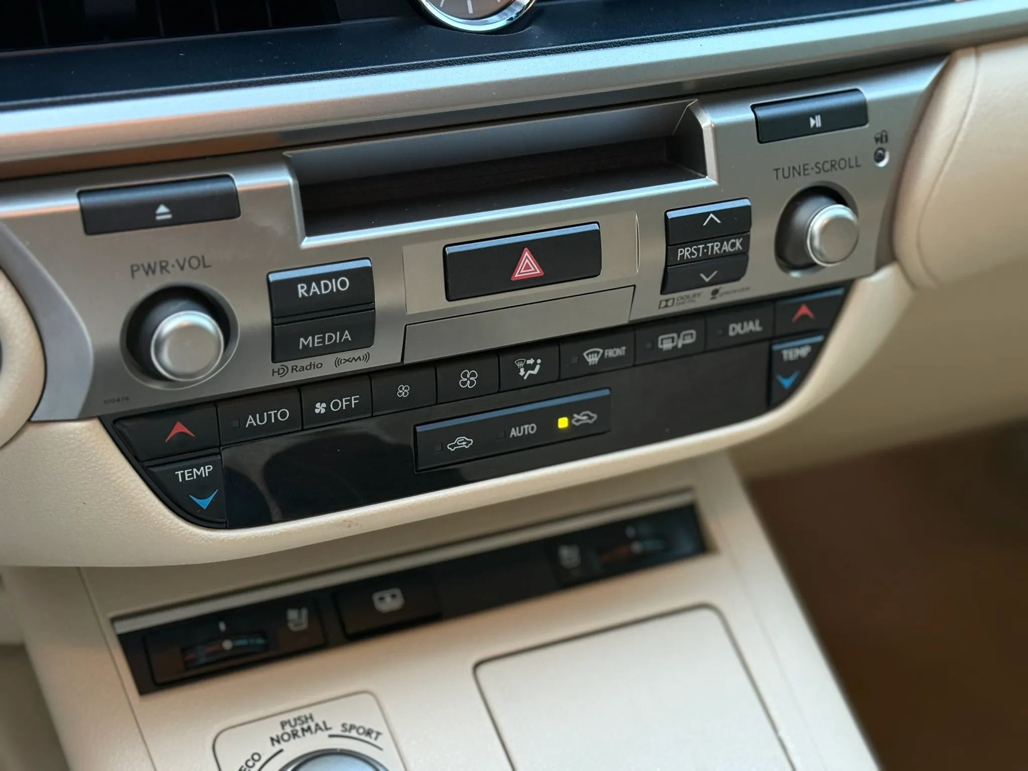 Used 2015 Lexus ES 300h w/ Navigation System Package FWD image 23