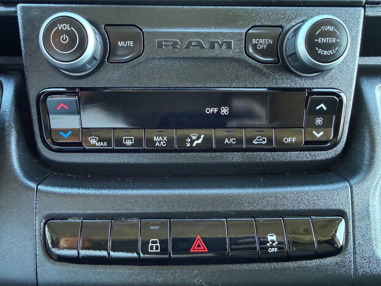 Used 2025 RAM ProMaster 2500 w/ Convenience Group image 37