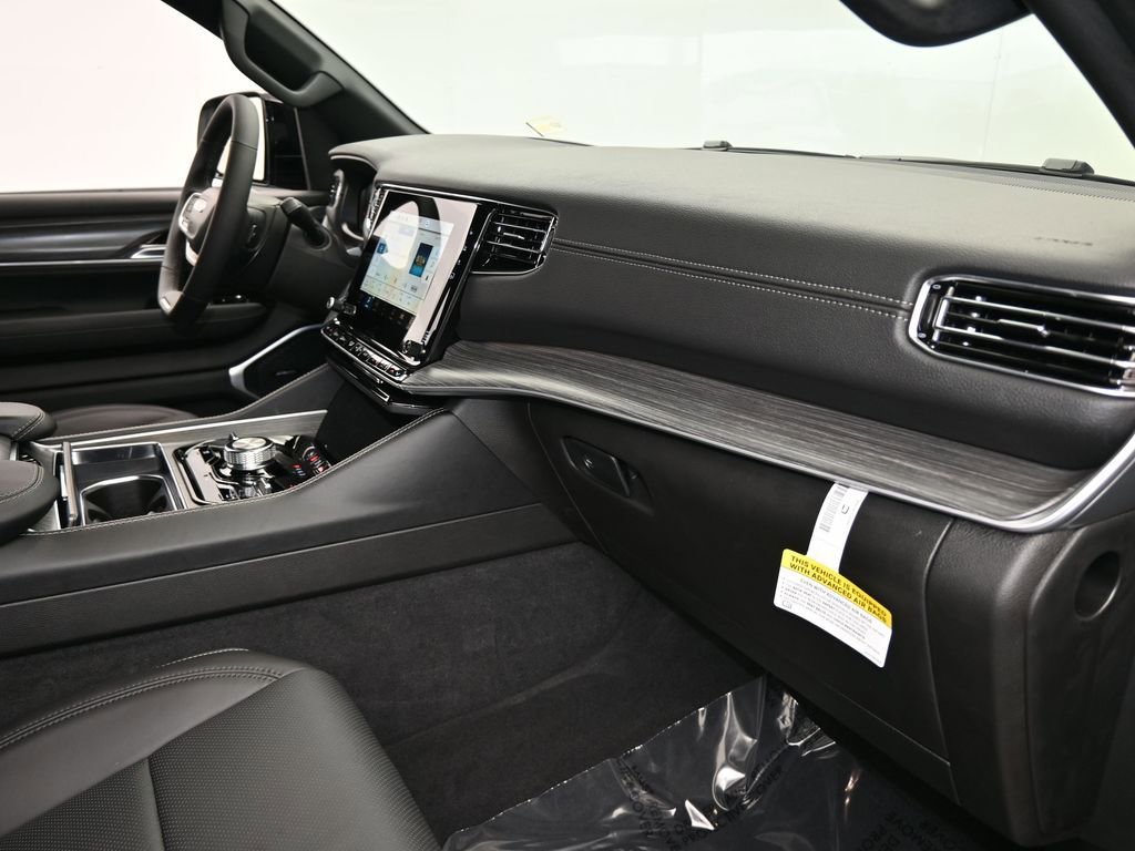 Used 2023 Jeep Wagoneer L Series III w/ Preferred Equipment Group image 49