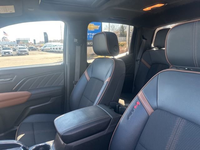 Used 2024 GMC Canyon AT4 w/ Canyon Safety Plus Package image 33