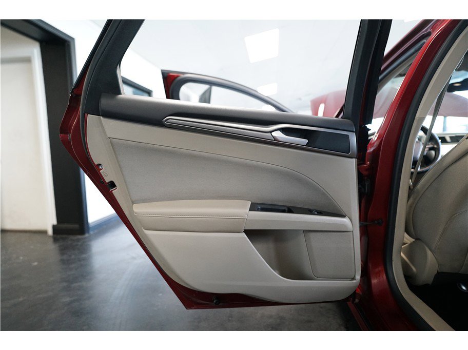 Used 2017 Ford Fusion SE w/ Fusion SE Technology Package FWD image 14