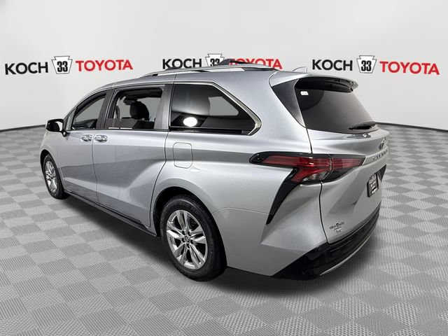 Used 2022 Toyota Sienna Limited AWD/4WD image 12