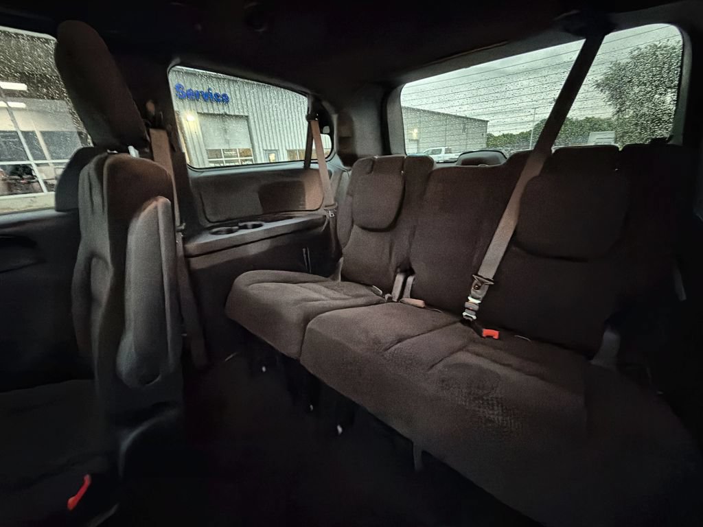 Used 2016 Dodge Grand Caravan SE FWD image 23