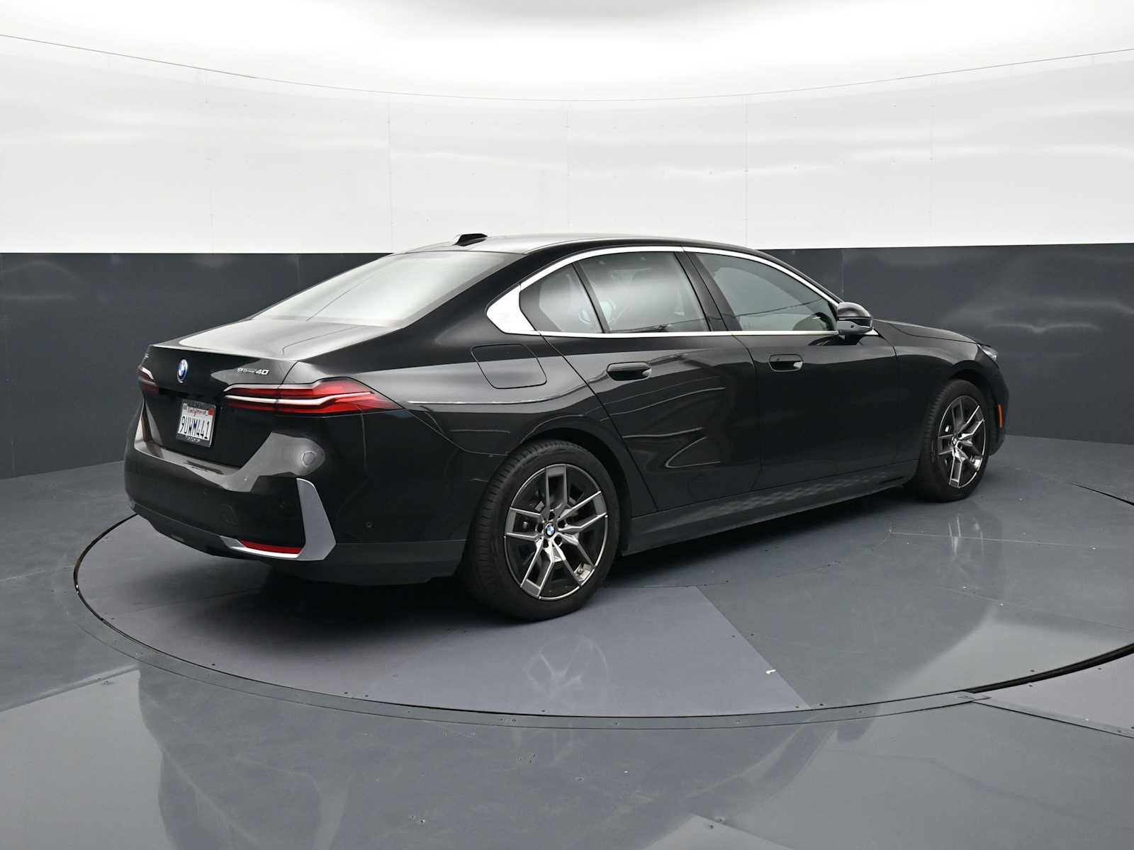 Used 2026 BMW i5 eDrive40 w/ Executive Package RWD image 5