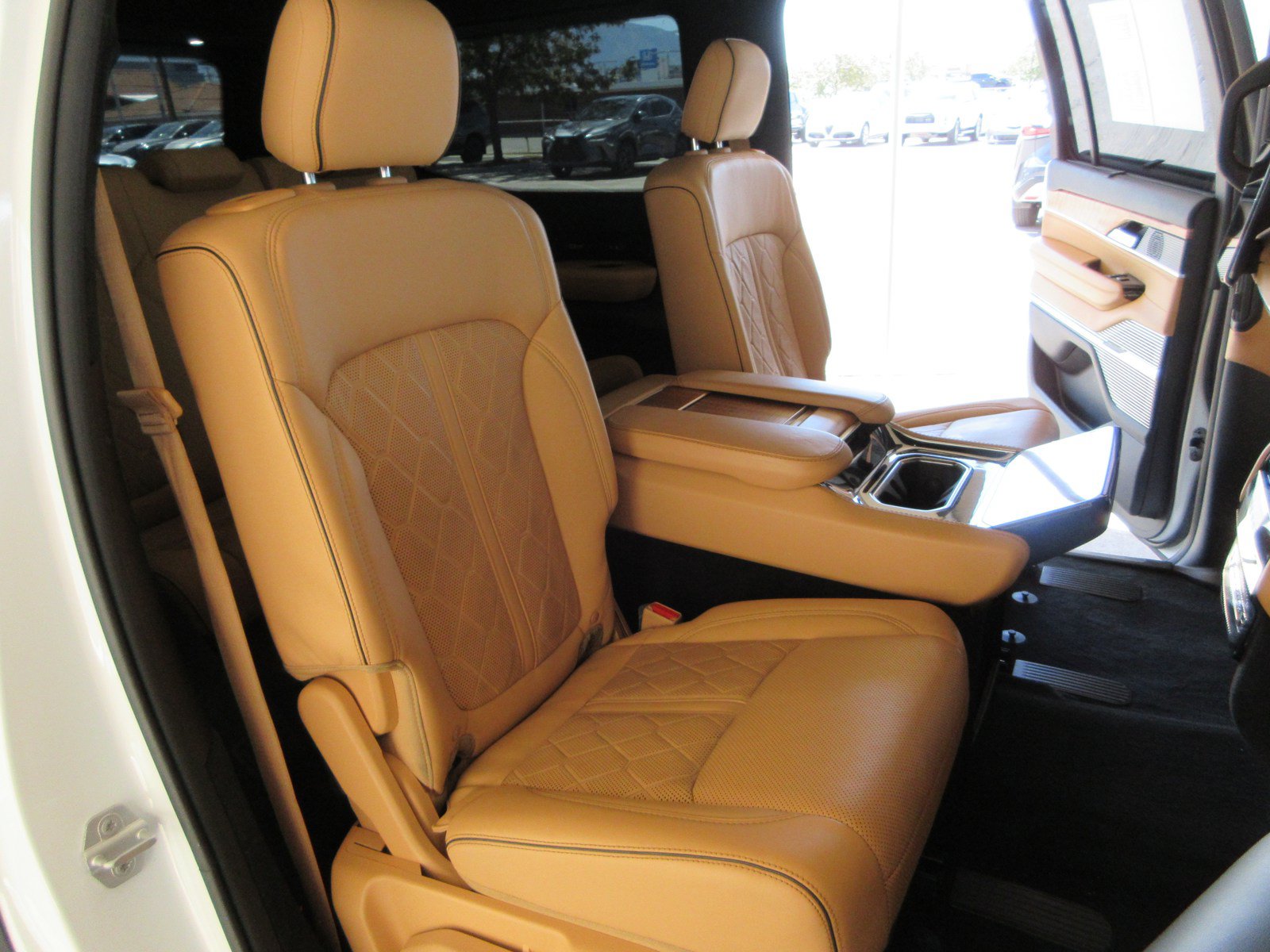 Used 2022 Jeep Grand Wagoneer Series III w/ Rear Seat Video Group 1 AWD/4WD image 24
