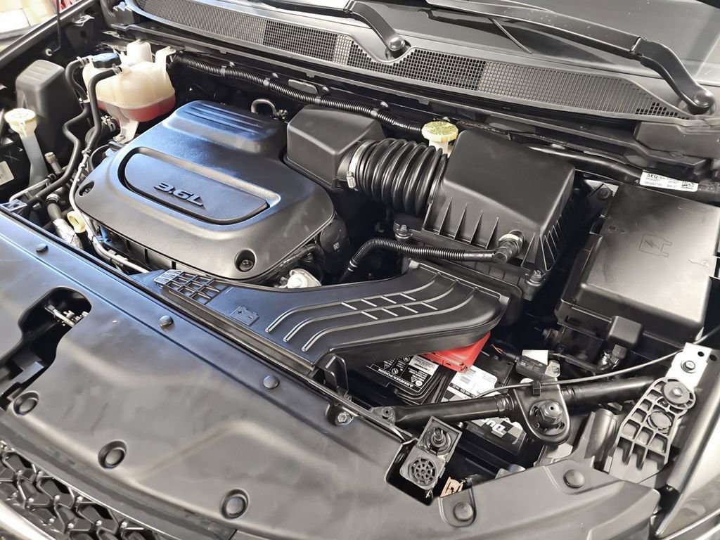 Used 2023 Chrysler Pacifica Touring-L image 32