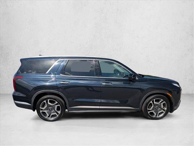 Used 2023 Hyundai Palisade Limited w/ Winter Package FWD image 4