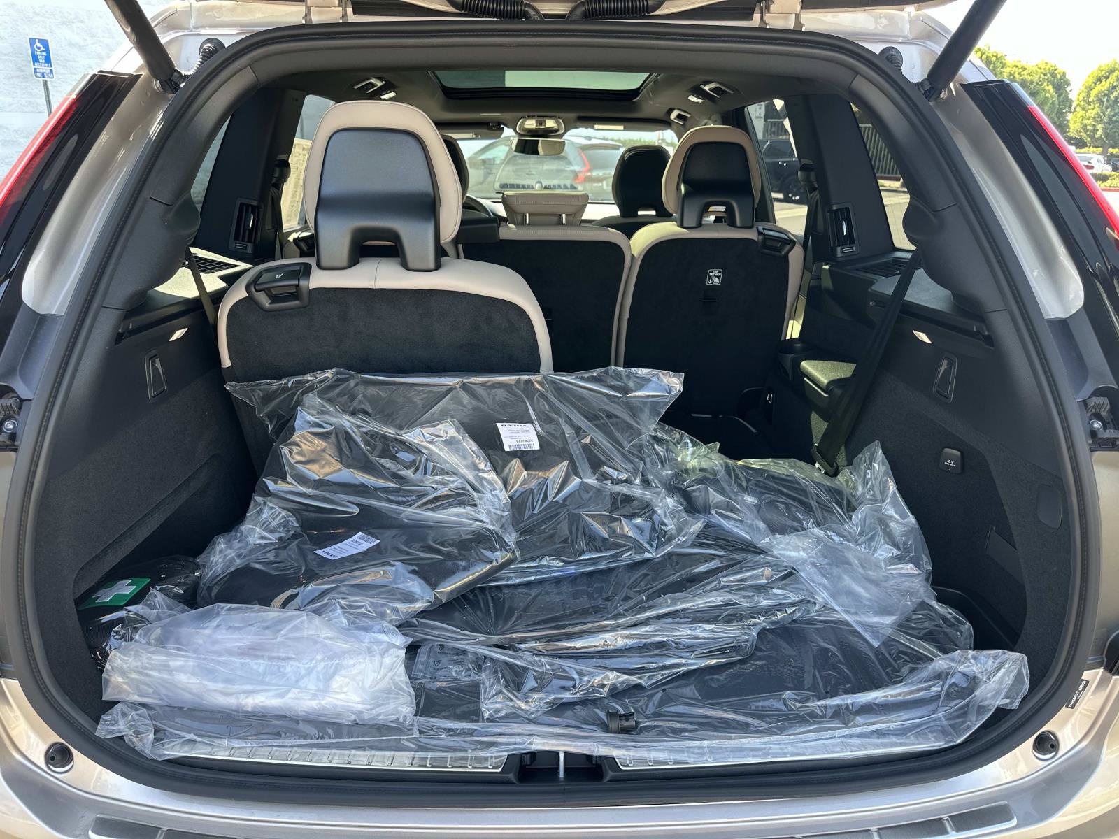 New 2026 Volvo XC90 T8 Plus w/ Protection Package Premier AWD/4WD image 19