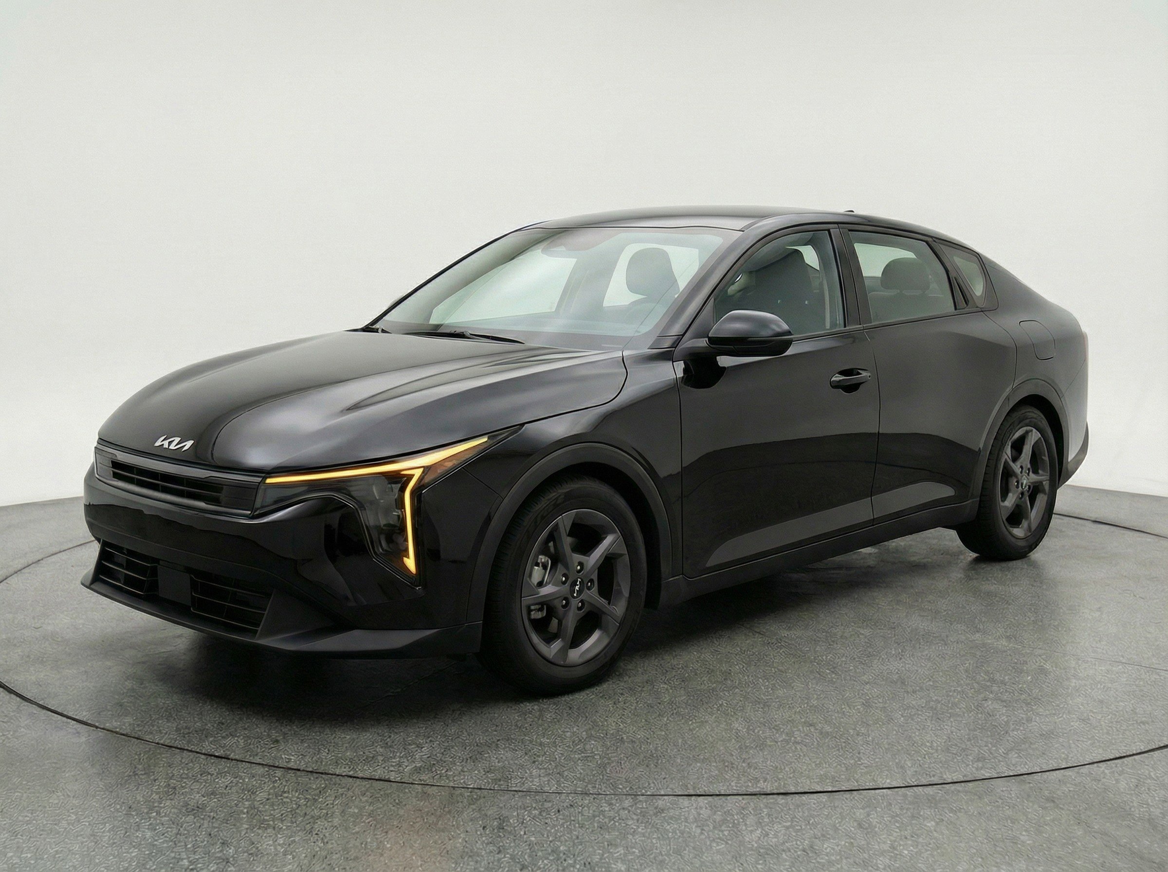 Used 2025 Kia K4 LXS image 3