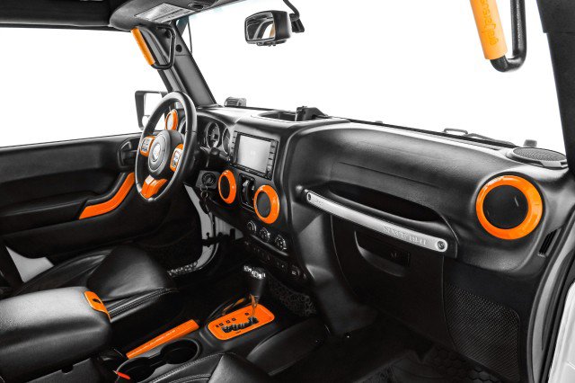 Used 2016 Jeep Wrangler Unlimited Sahara w/ Connectivity Group image 10