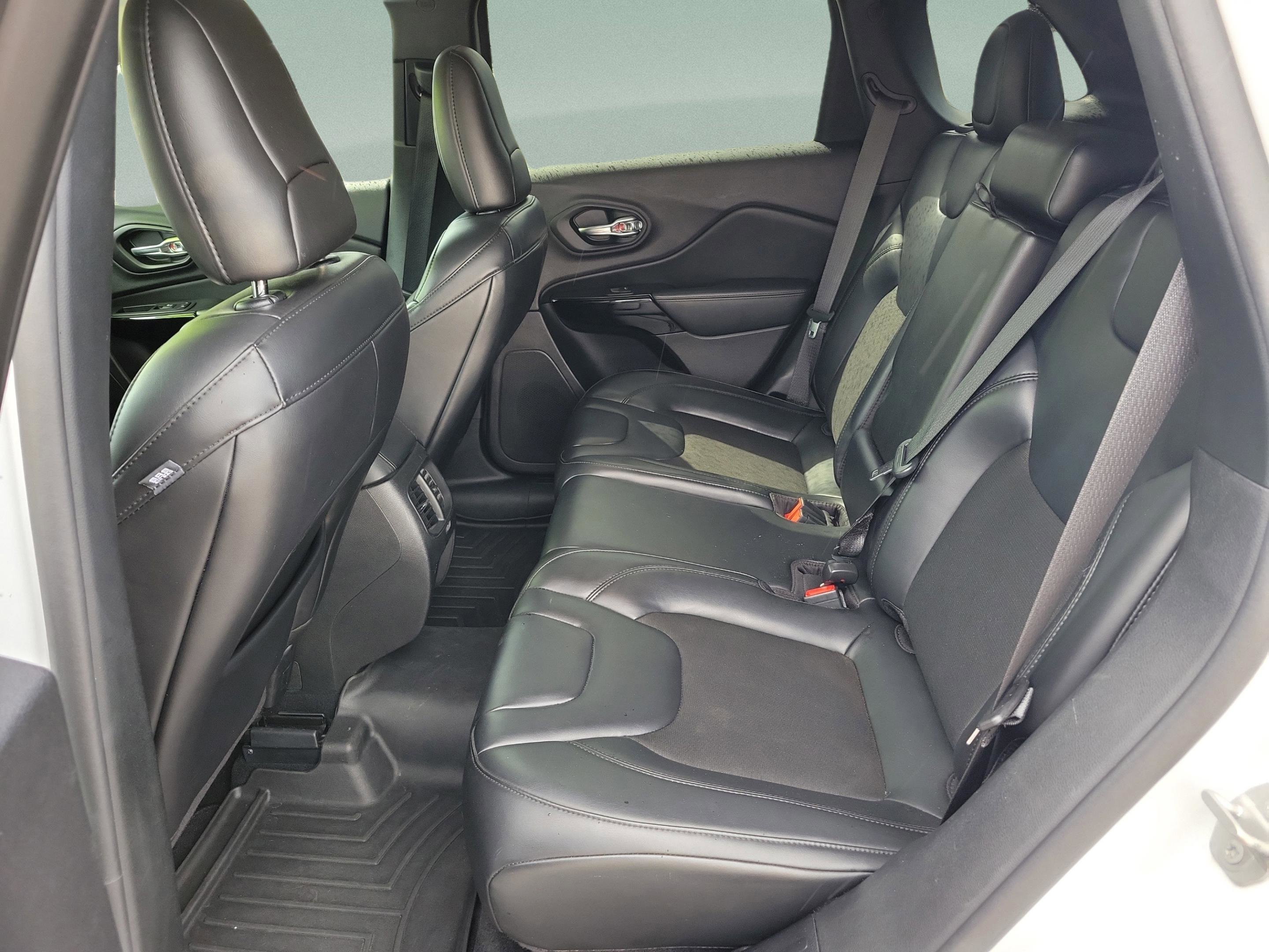 Used 2021 Jeep Cherokee Latitude Plus AWD/4WD image 9