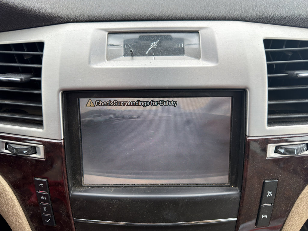 Used 2011 Cadillac Escalade ESV Premium AWD/4WD image 23