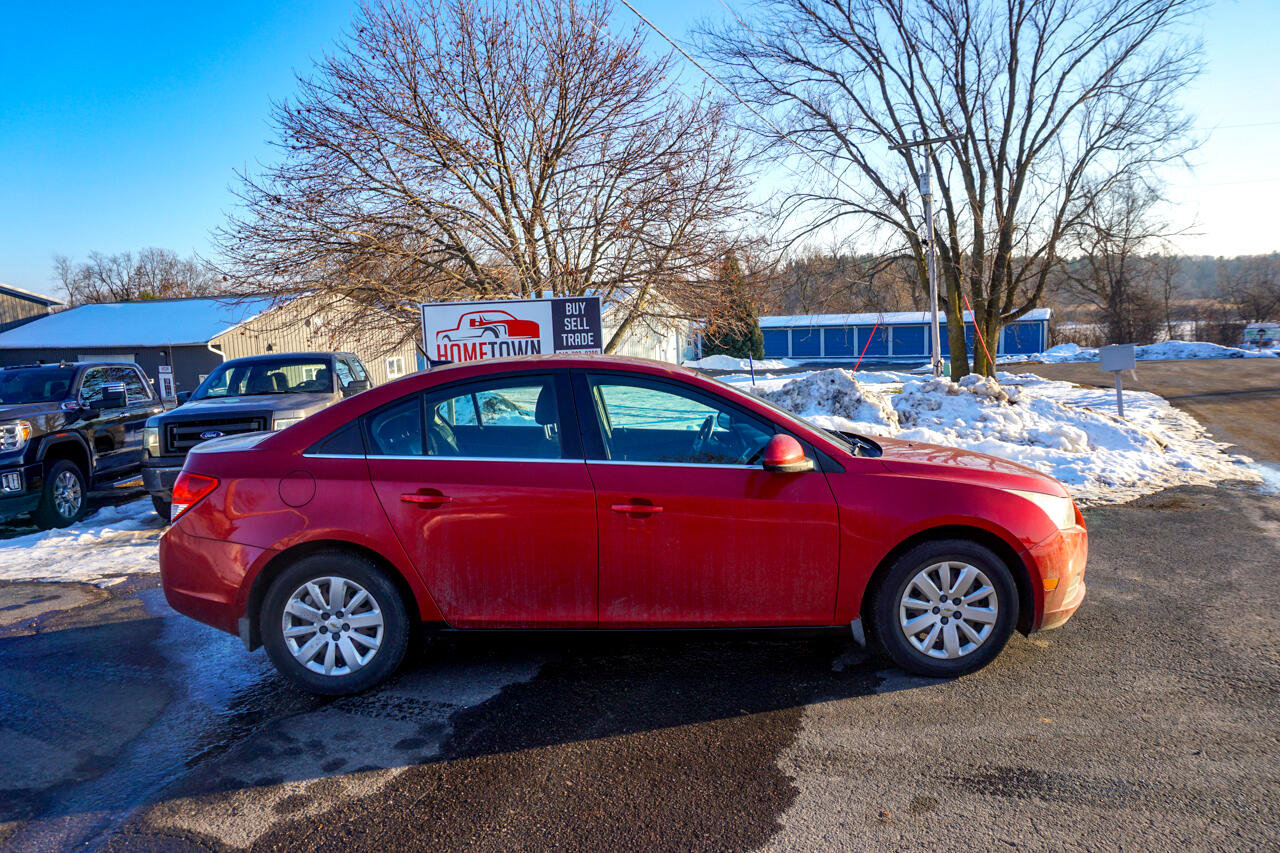 Used 2011 Chevrolet Cruze LT image 2