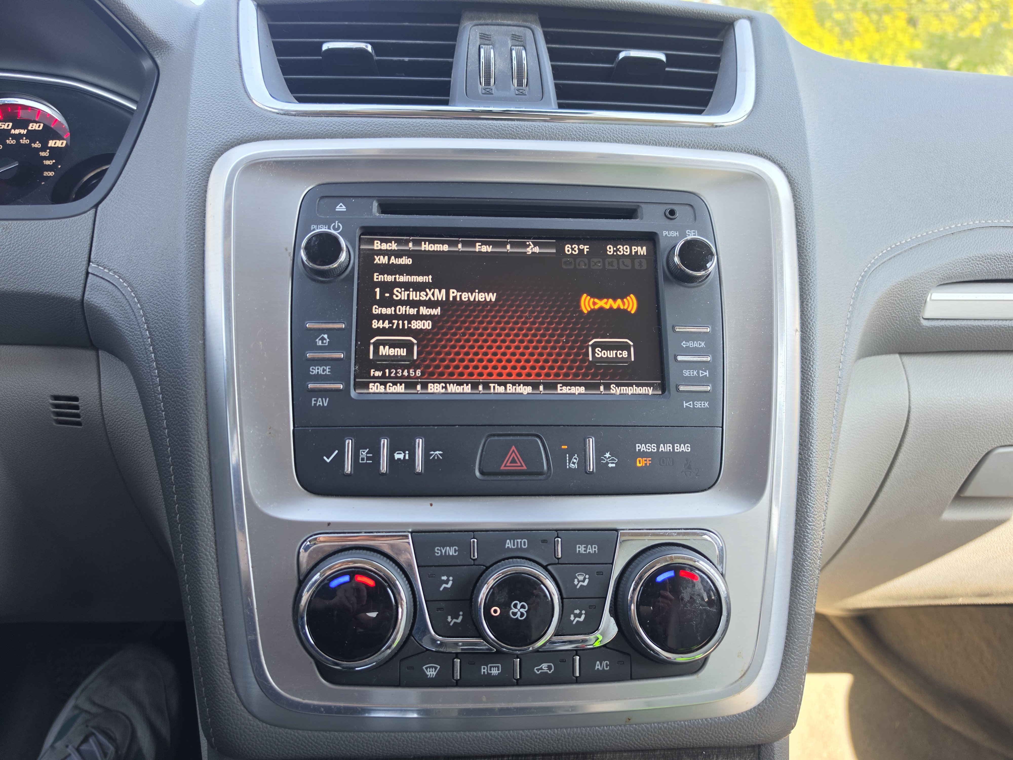 Used 2015 GMC Acadia SLT FWD image 21