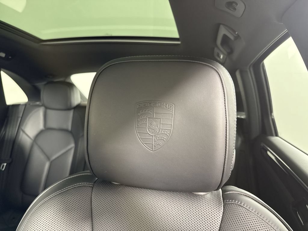 Certified 2025 Porsche Macan S AWD/4WD image 40