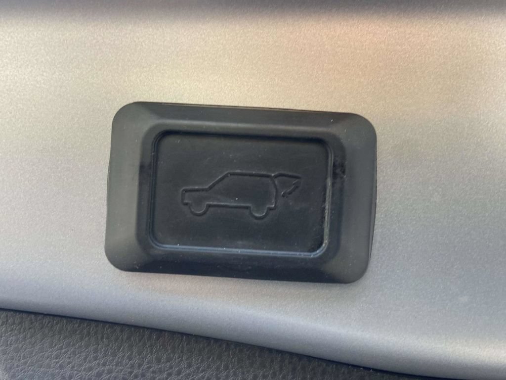 Used 2023 Toyota RAV4 XSE AWD/4WD image 11
