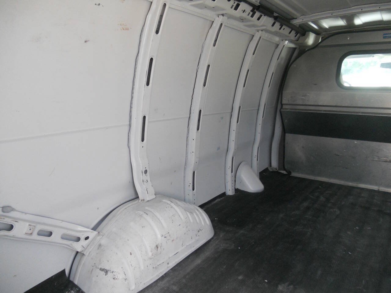 Used 2013 Chevrolet Express 2500 RWD image 5