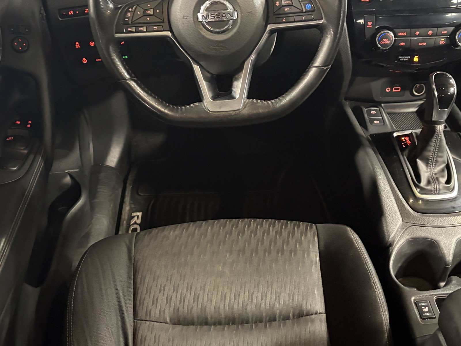 Used 2019 Nissan Rogue SV w/ Premium Package AWD/4WD image 29