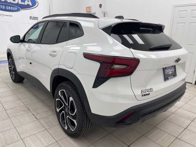 New 2026 Chevrolet Trax RS w/ Sunroof Package FWD image 19