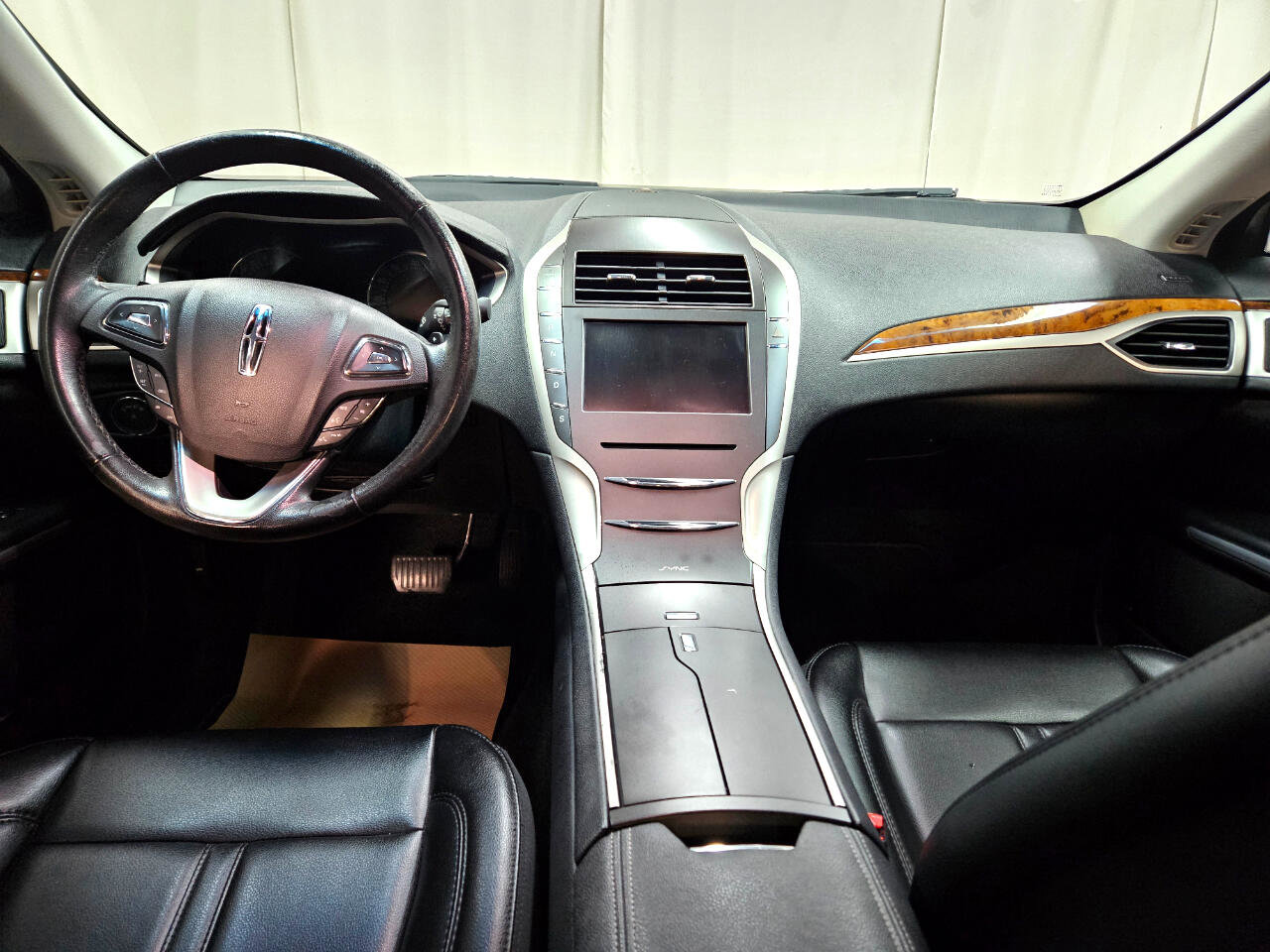 Used 2016 Lincoln MKZ image 25