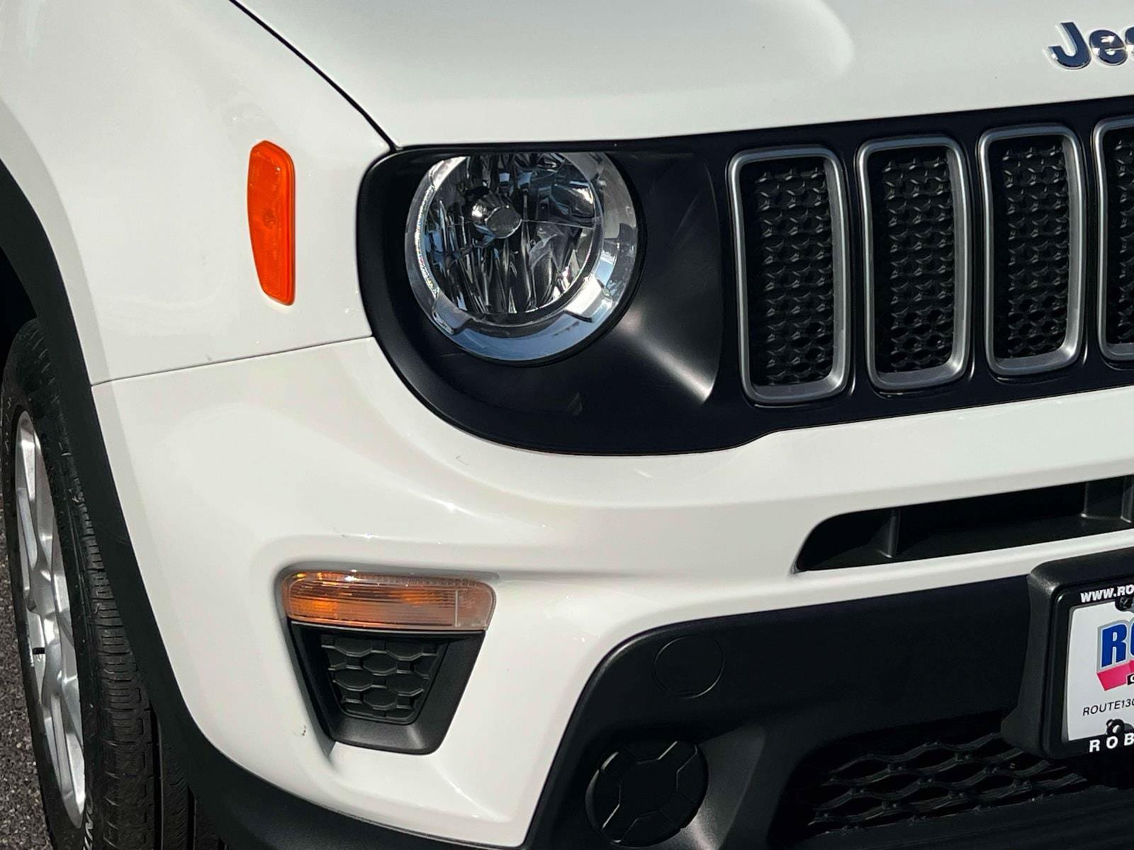 Used 2023 Jeep Renegade Latitude AWD/4WD image 7