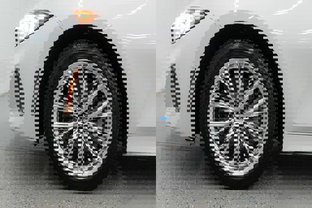 Used 2024 BMW 330i xDrive Sedan w/ Convenience Package image 34