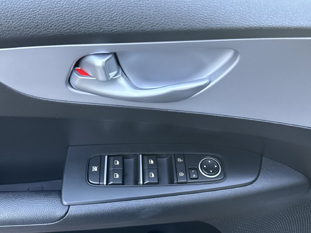 Used 2023 Kia Forte LXS w/ LXS Technology Package FWD image 15