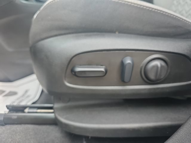 Used 2023 Chevrolet Equinox LT w/ Driver Convenience Package FWD image 26