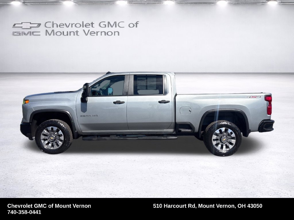 Used 2024 Chevrolet Silverado 2500 Custom AWD/4WD image 2