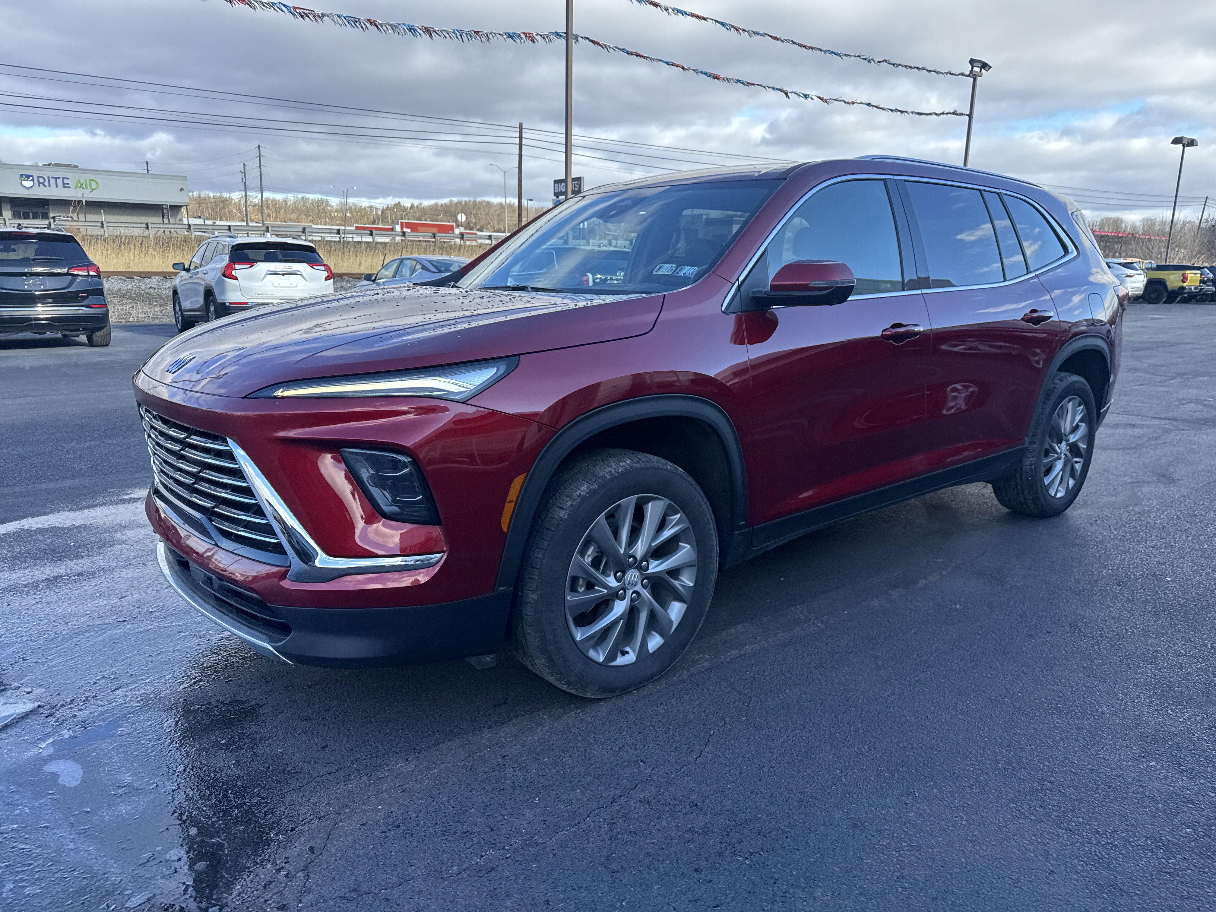 Used 2025 Buick Enclave Preferred image 8