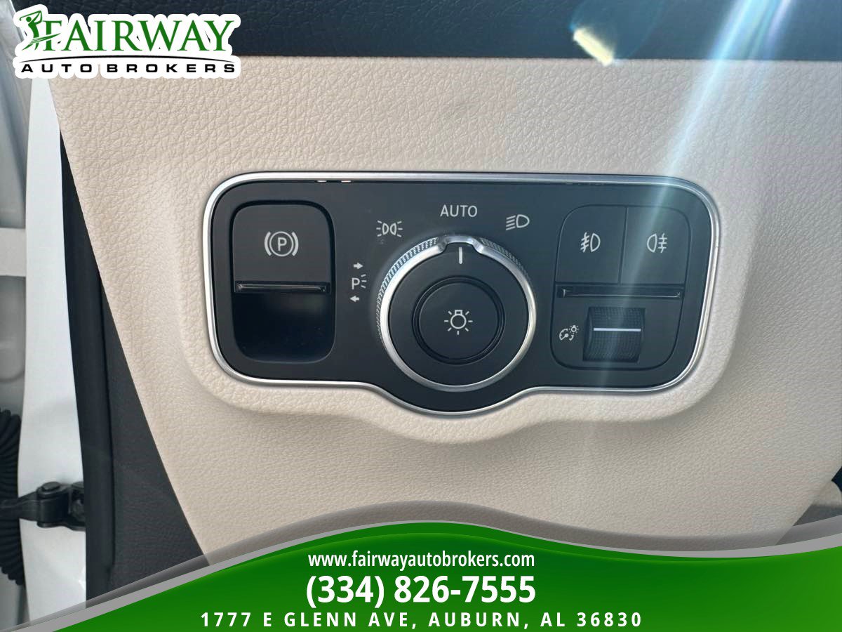 Used 2025 Mercedes-Benz GLB 250 w/ Exclusive Package image 17
