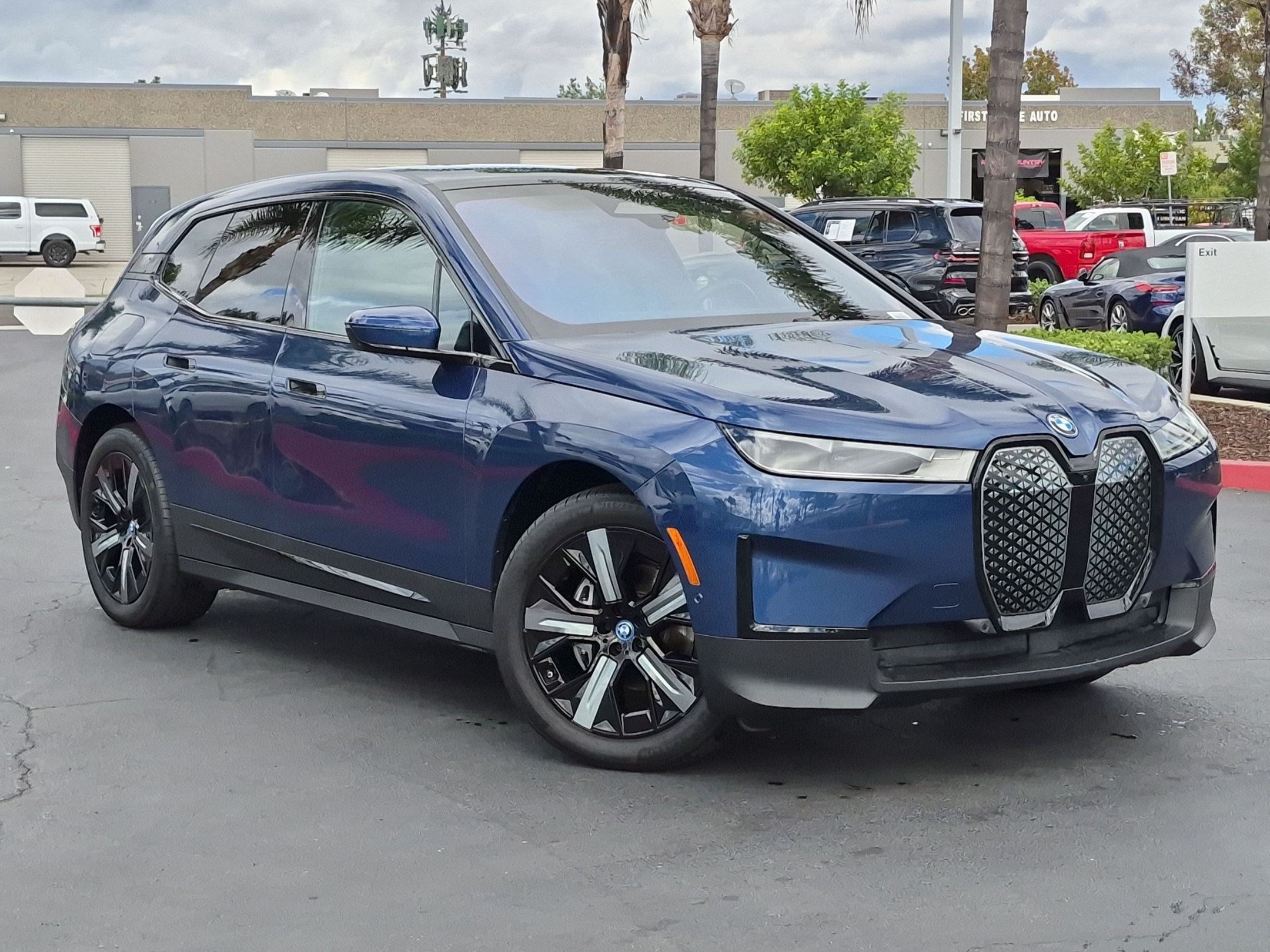 Certified 2024 BMW iX xDrive50 w/ Convenience Package AWD/4WD image 2